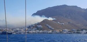 Σέριφος: Φωτιά σε χαμηλή βλάστηση – Eκκενώνονται 6 οικισμοί – Ενεργοποίηση του 112