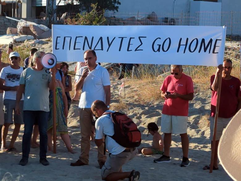Πάρος: Σε «Μύκονο» κινδυνεύει να μετατραπεί η παραλία Μαρτσέλο του Κριού – Σφοδρές αντιδράσεις από κατοίκους