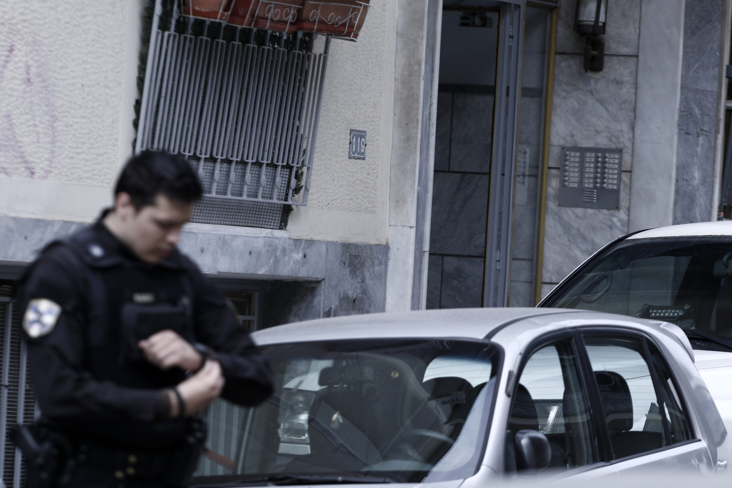 Συνελήφθησαν από την Αντιτρομοκρατική επτά άτομα για εμπρησμούς στο κέντρο της Αθήνας