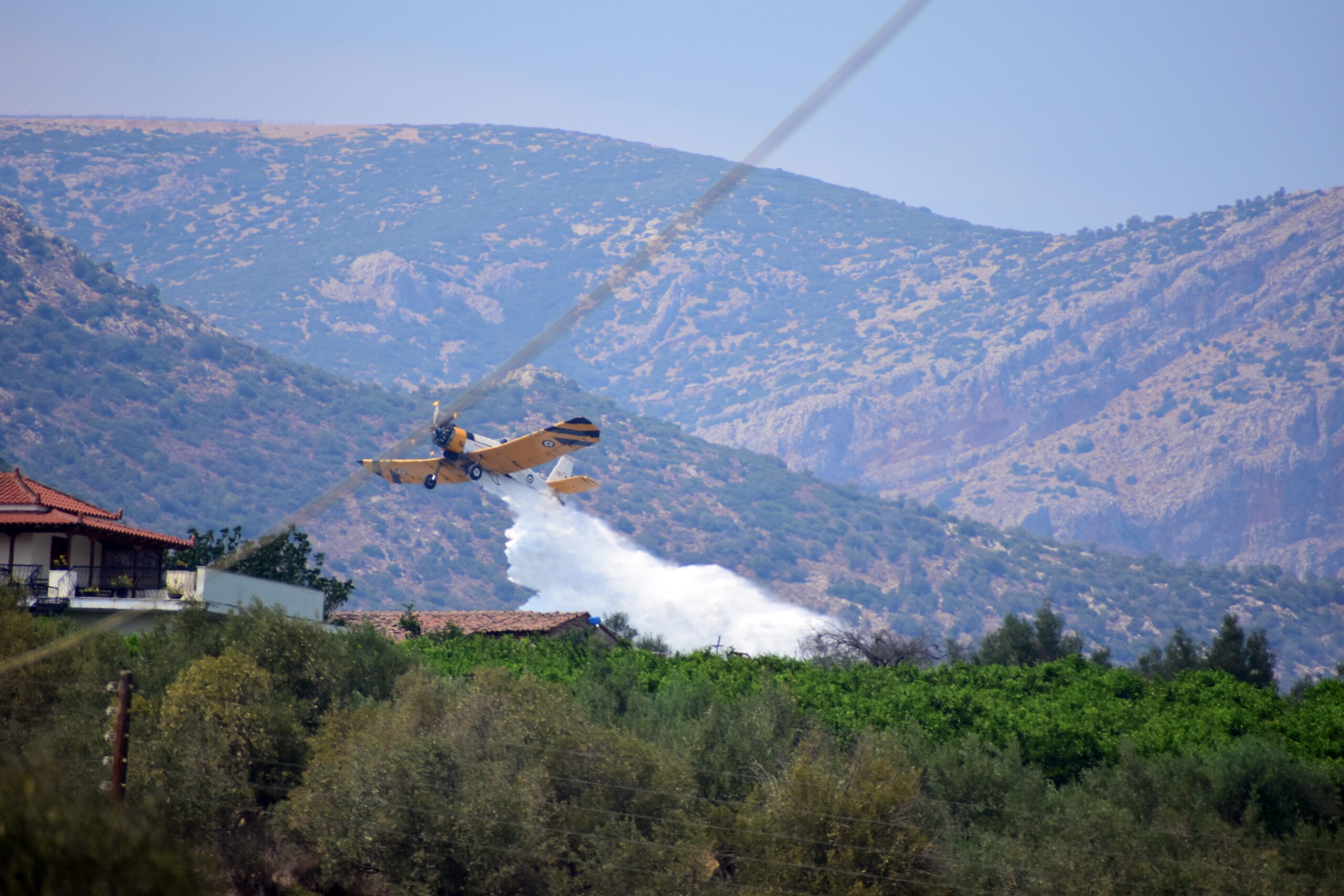 Φωτιά τώρα στην Αργολίδα – Επιχειρούν εναέριες δυνάμεις