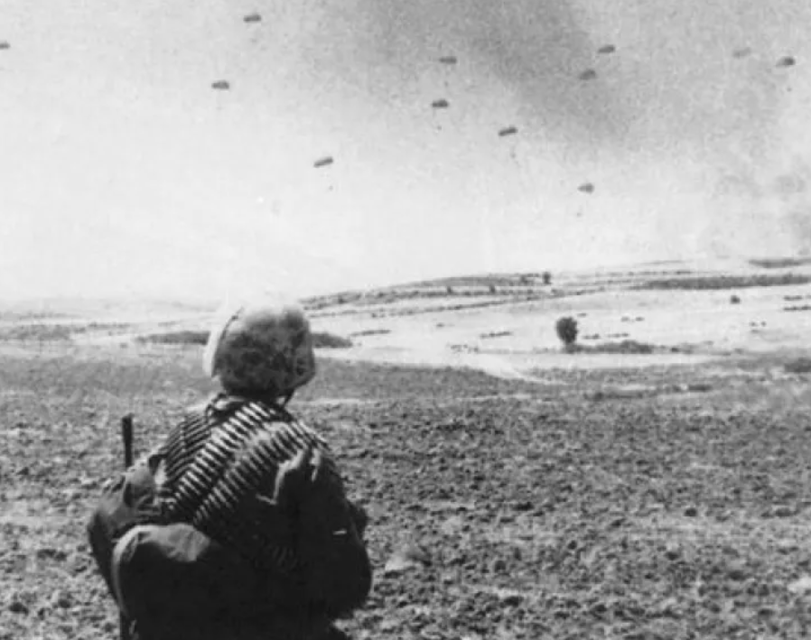 «Δεν Ξεχνώ» – Κύπρος, Ίμια, Ουκρανία: Από τα «έργα» του Χίτλερ στον Ερντογάν και τα διπλωματικά «σφάλματα» της Δύσης