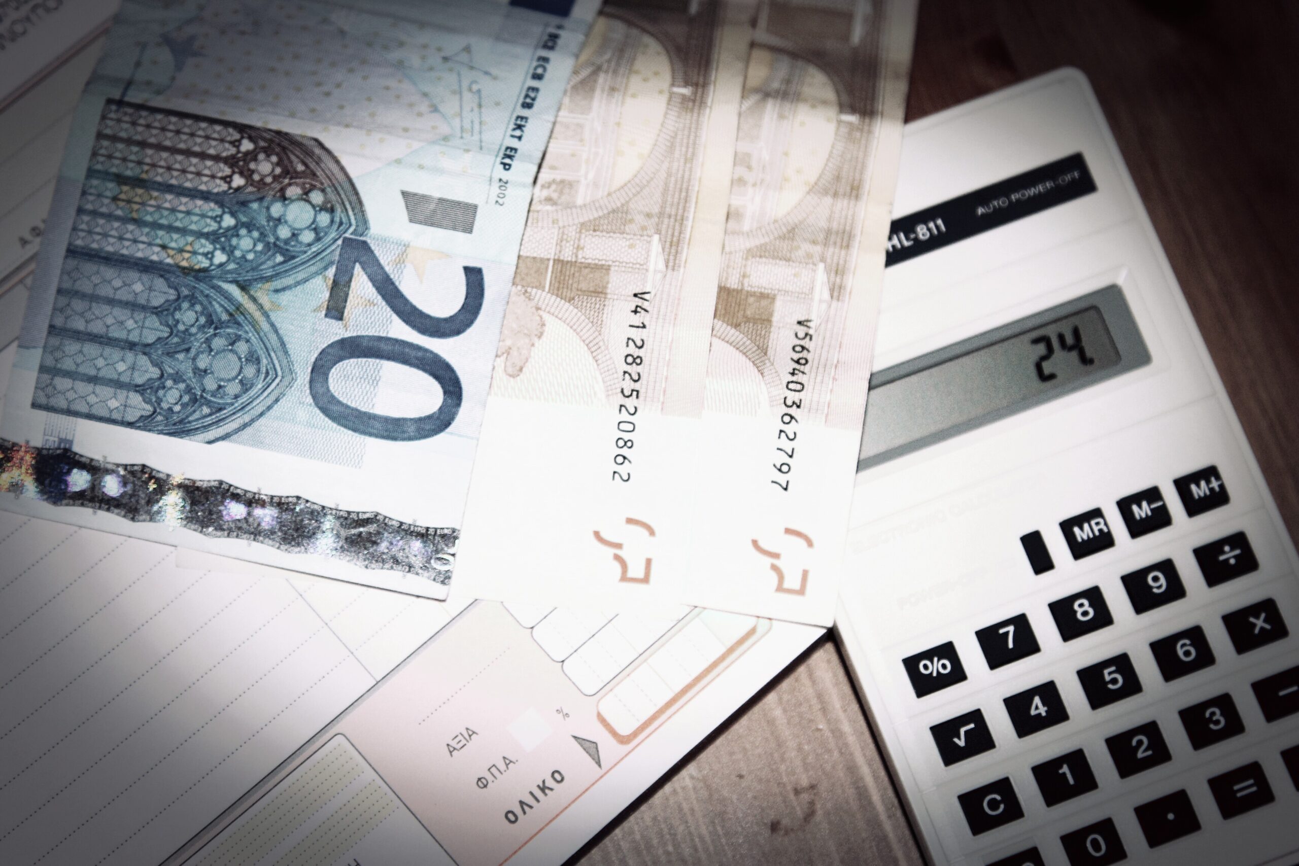 ΟΠΕΚΑ: Πληρωμή επιδομάτων Μαΐου – Πότε καταβάλλονται, τι αλλάζει στις κάρτες