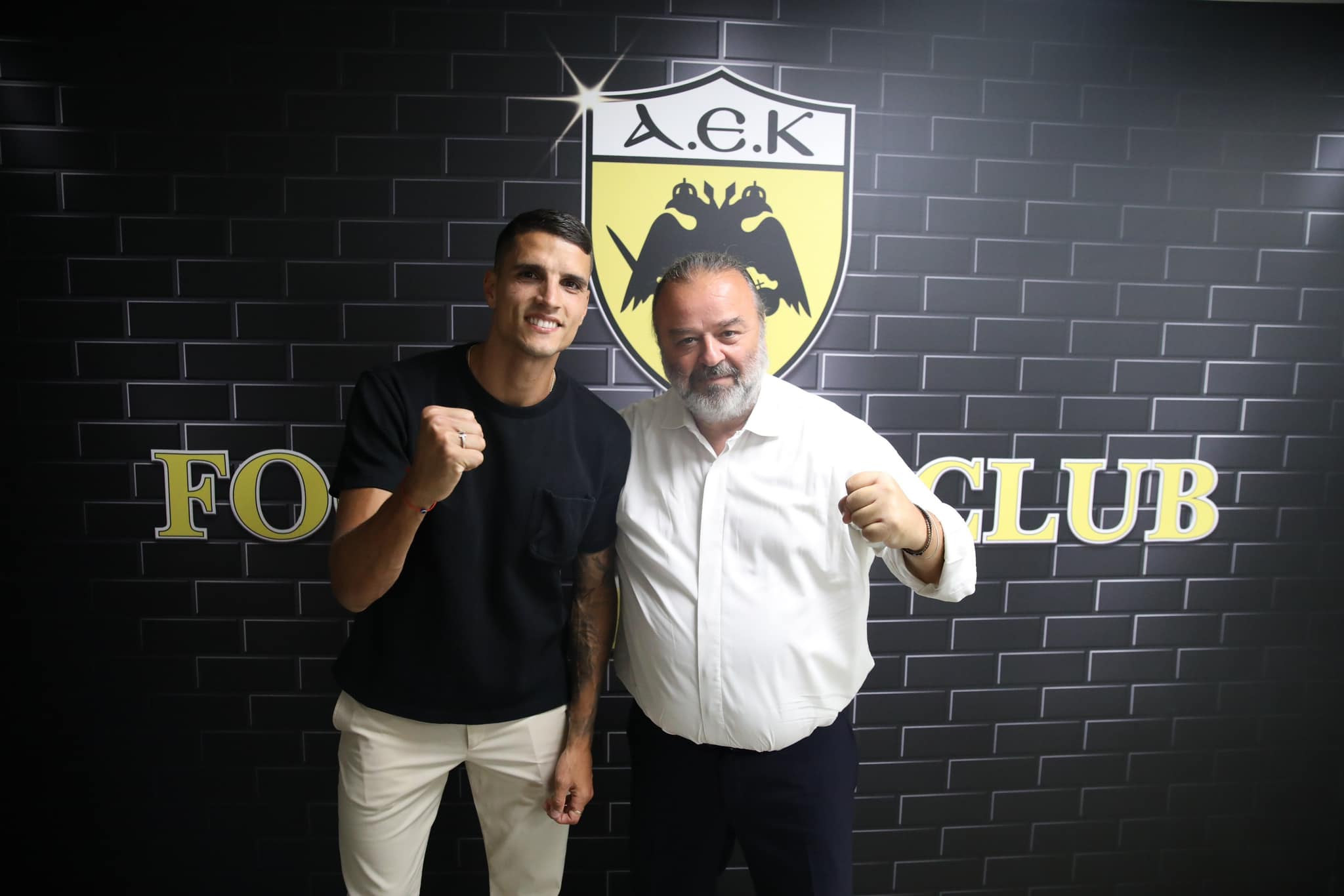 ΑΕΚ: Η «ζεστή» υποδοχή Ηλιόπουλου σε Λαμέλα – «Ρε Έρικ, που είσαι ρε; Πάμε για μάχες!» (Βίντεο)