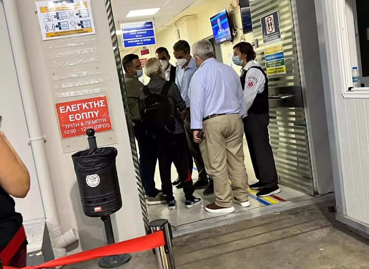 Κυριάκος Μητσοτάκης: Αιφνιδιαστική επίσκεψη στο Λαϊκό Νοσοκομείο