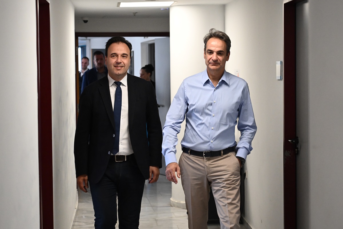 Επίσκεψη Μητσοτάκη στο υπουργείο Ψηφιακής Διακυβέρνησης – «Η Ελλάδα αλλάζει και αλλάζει ψηφιακά»