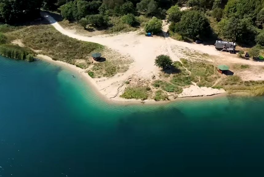 Η πιο ορεινή παραλία της Ελλάδα στα 500 μέτρα υψόμετρο – Πού βρίσκεται (Βίντεο)