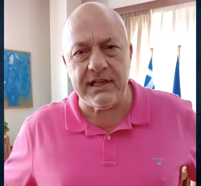 Αχιλλέας Μπέος: Τρολάρει το ΠΑΣΟΚ και δηλώνει ότι κατεβαίνει για πρόεδρος του κόμματος – «Πόσοι είμαστε, οκτώ; Και ένας εγώ, εννιά» (Βίντεο)