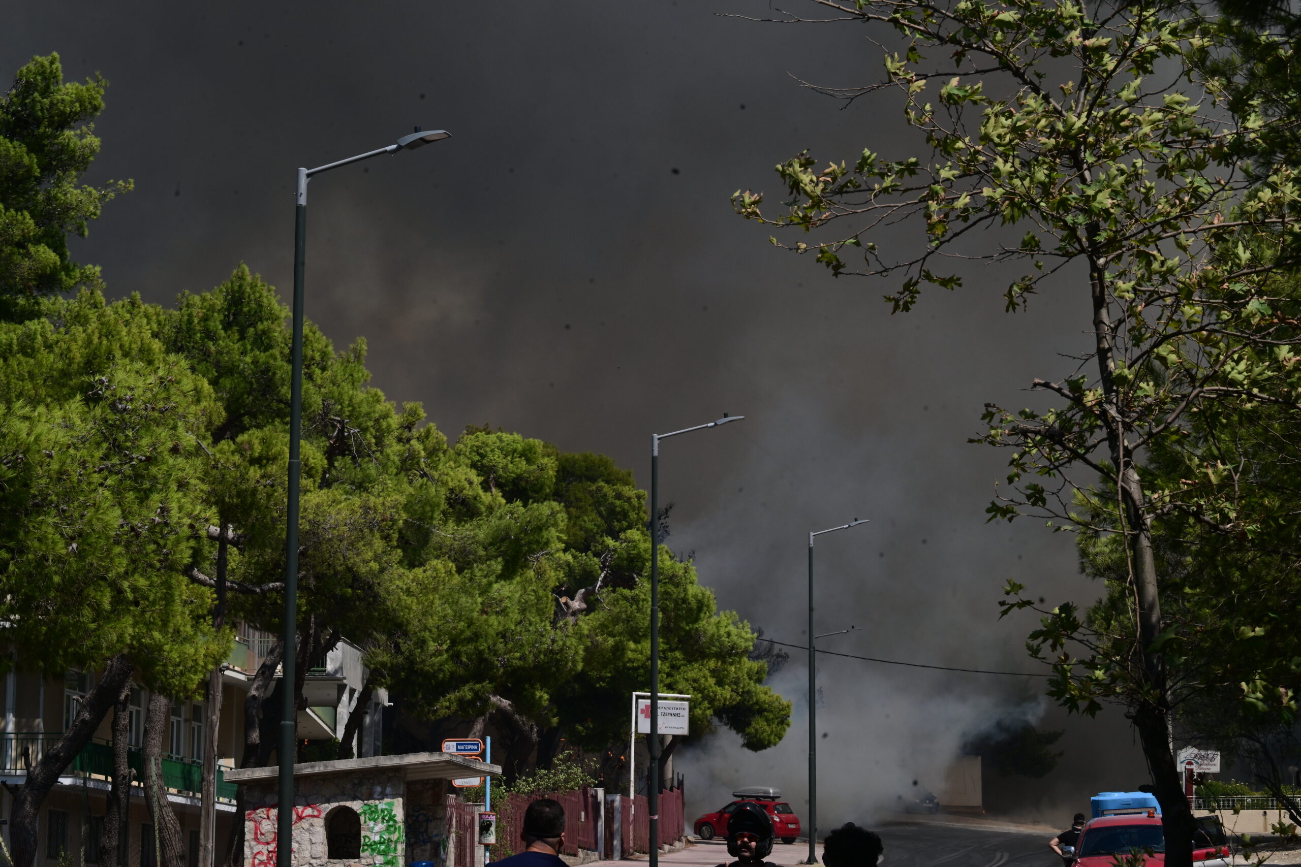 Φωτιά στην Αττική: Μετά τις 19:00 θα εξασθενήσουν οι άνεμοι σύμφωνα με τον Κολυδά