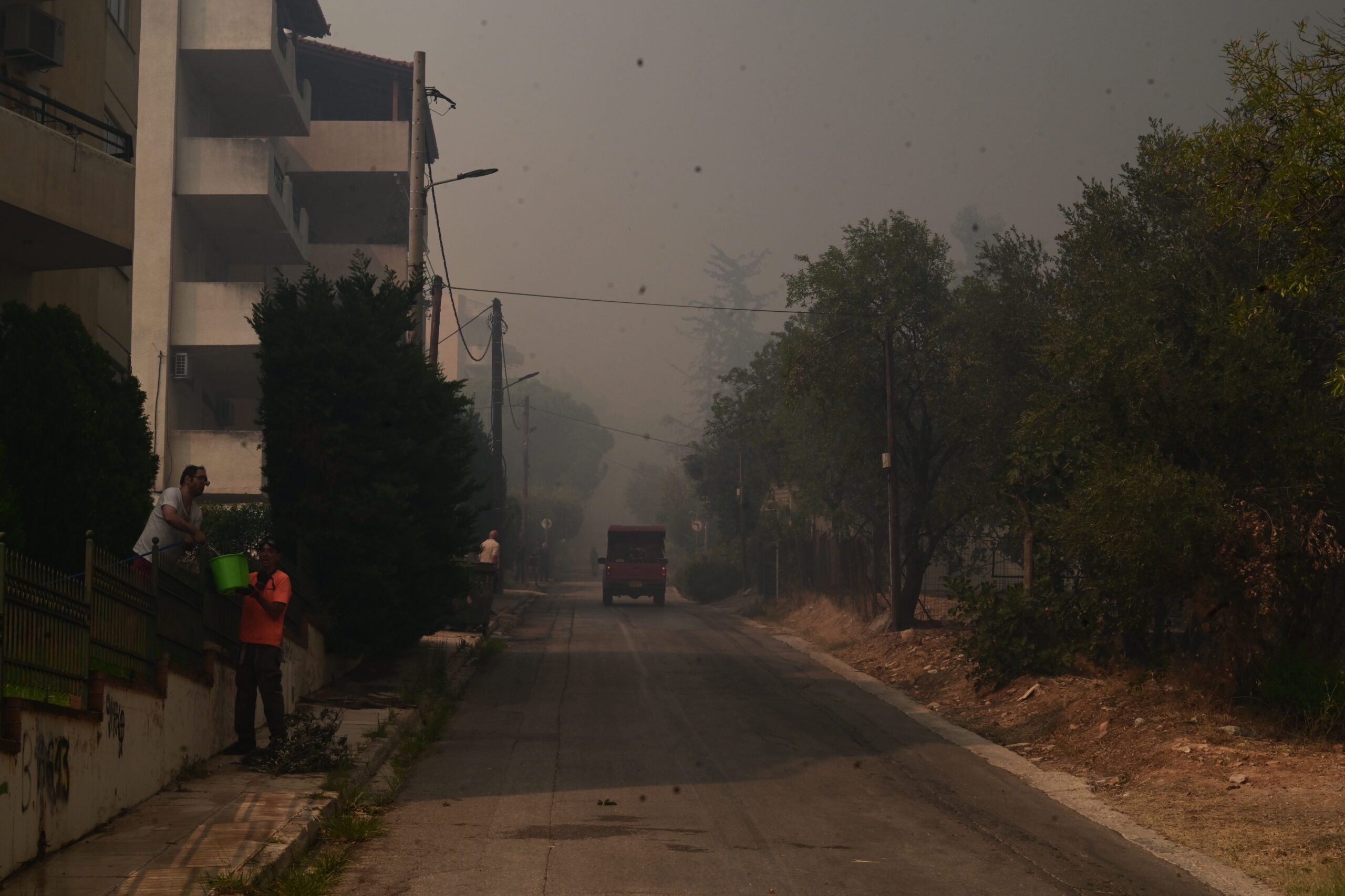 ΔΕΔΔΗΕ: Τουλάχιστον 350 τεχνικοί θα καταγράψουν τις ζημιές που προκάλεσε η φωτιά
