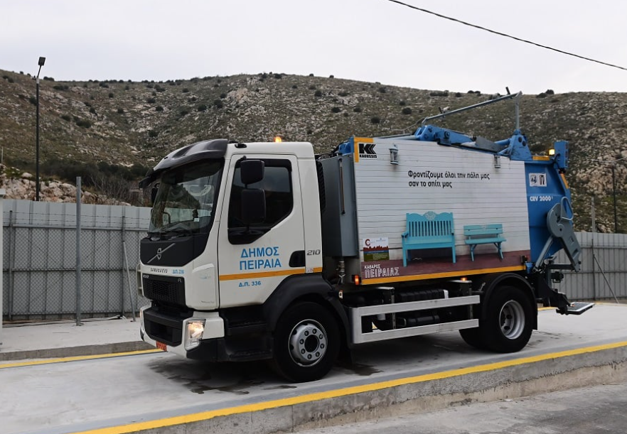 Πέραμα: Οδηγός κατηγορείται ότι βίασε συνάδελφό του μέσα σε απορριμματοφόρο στη λεωφόρο Σχιστού