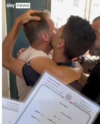 Γάζα: Νεογέννητα δίδυμα σκοτώθηκαν από ισραηλινό αεροπορικό πλήγμα – Συγκλονιστικό βίντεο με τον τραγικό πατέρα