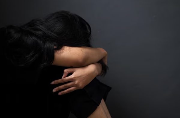 Γλυφάδα: Συνελήφθησαν ανήλικες και γονείς μετά την επίθεση και τη σωματική βλάβη εις βάρος της 14χρονης