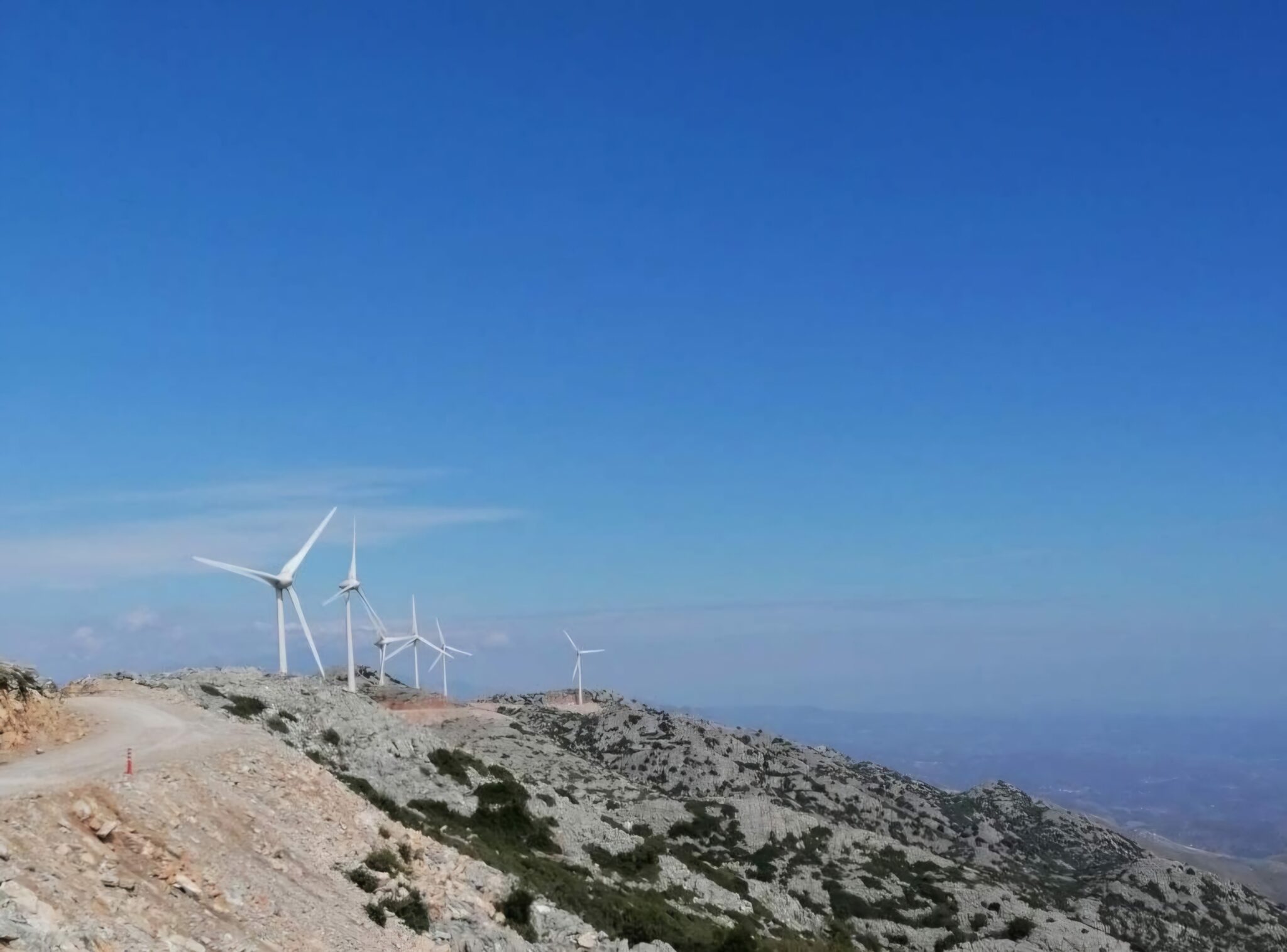 Όμιλος ΔΕΗ: Στρατηγική συμφωνία για εξαγορά 66,6MW ΑΠΕ σε λειτουργία και 1,7GW υπό ανάπτυξη στην Ελλάδα από τους ομίλους Κοπελούζου & Σαμαρά