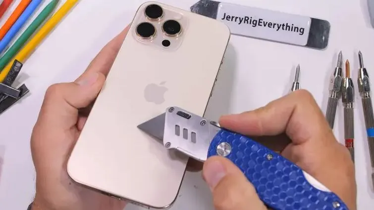 Μάθαμε πόσο ανθεκτικό είναι τελικά το iPhone 16 Pro Max!