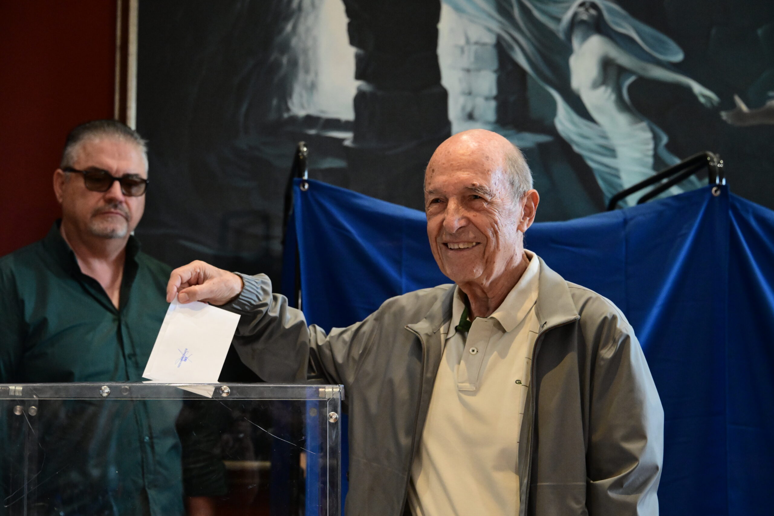 Εσωκομματικές εκλογές στο ΠΑΣΟΚ: Ψήφισε ο Κώστας Σημίτης – Σημαντικό βήμα η σημερινή ψηφοφορία