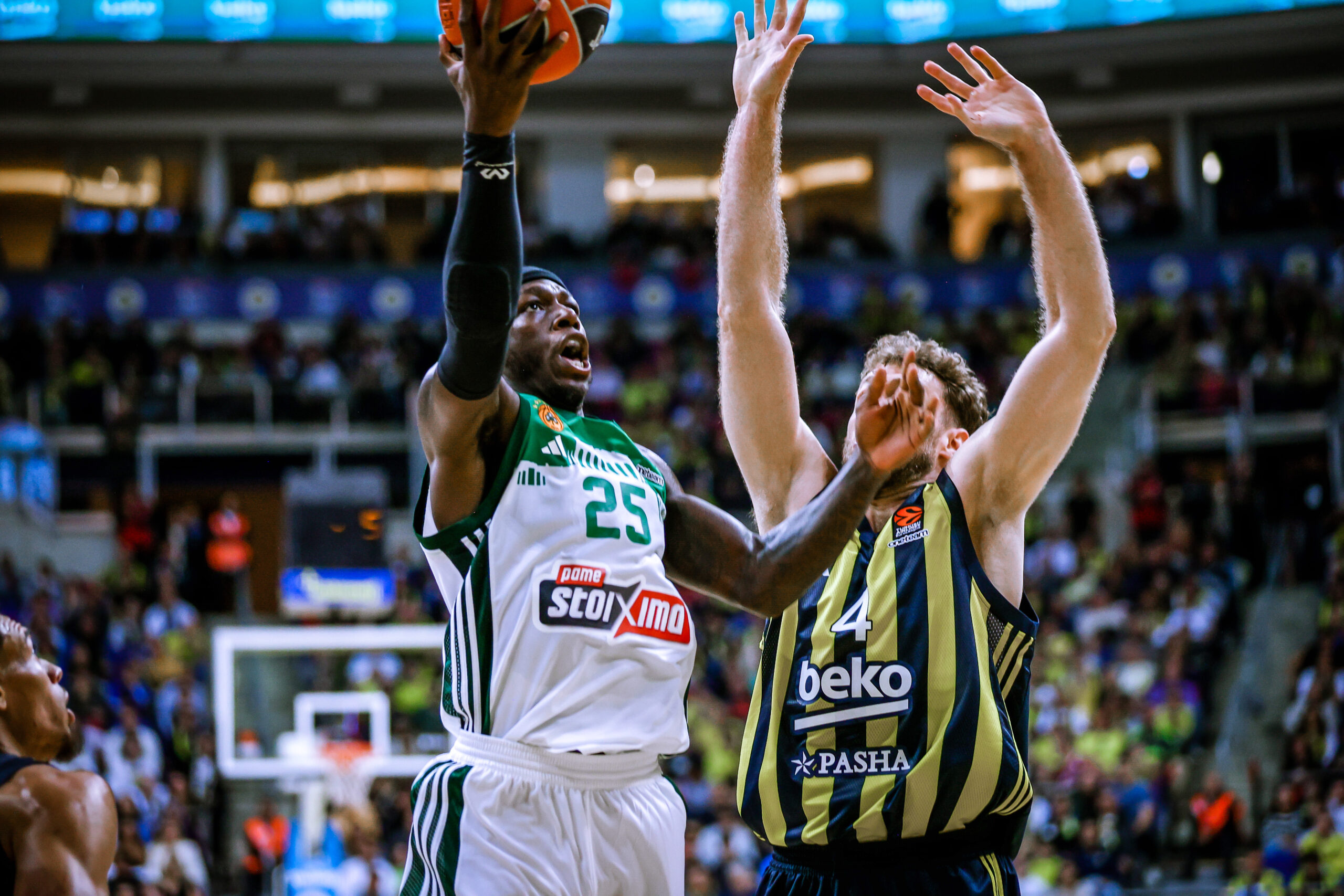 Euroleague: Ο Παναθηναϊκός πέρασε δια πυρός και σιδήρου από την Πόλη επικρατώντας της Φενέρ με 81-76
