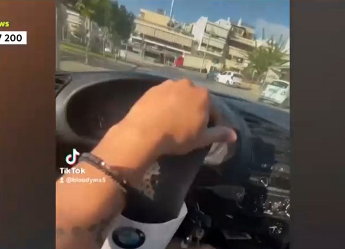 Απίστευτο κι όμως ελληνικό: Ασυνείδητος οδηγός αντικατέστησε το τιμόνι με… παντόφλα (Βίντεο)