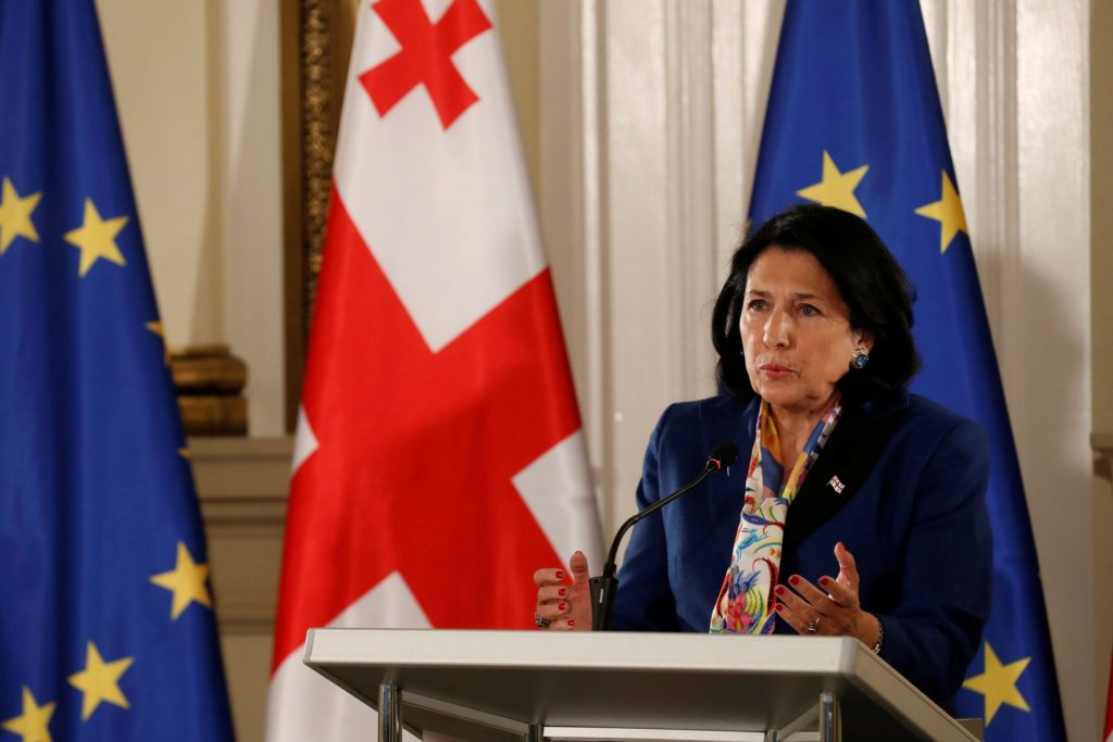 Γεωργία: Χιλιάδες συγκεντρωμένοι στην Τιφλίδα – 3η νύχτα φιλοευρωπαϊκών διαδηλώσεων