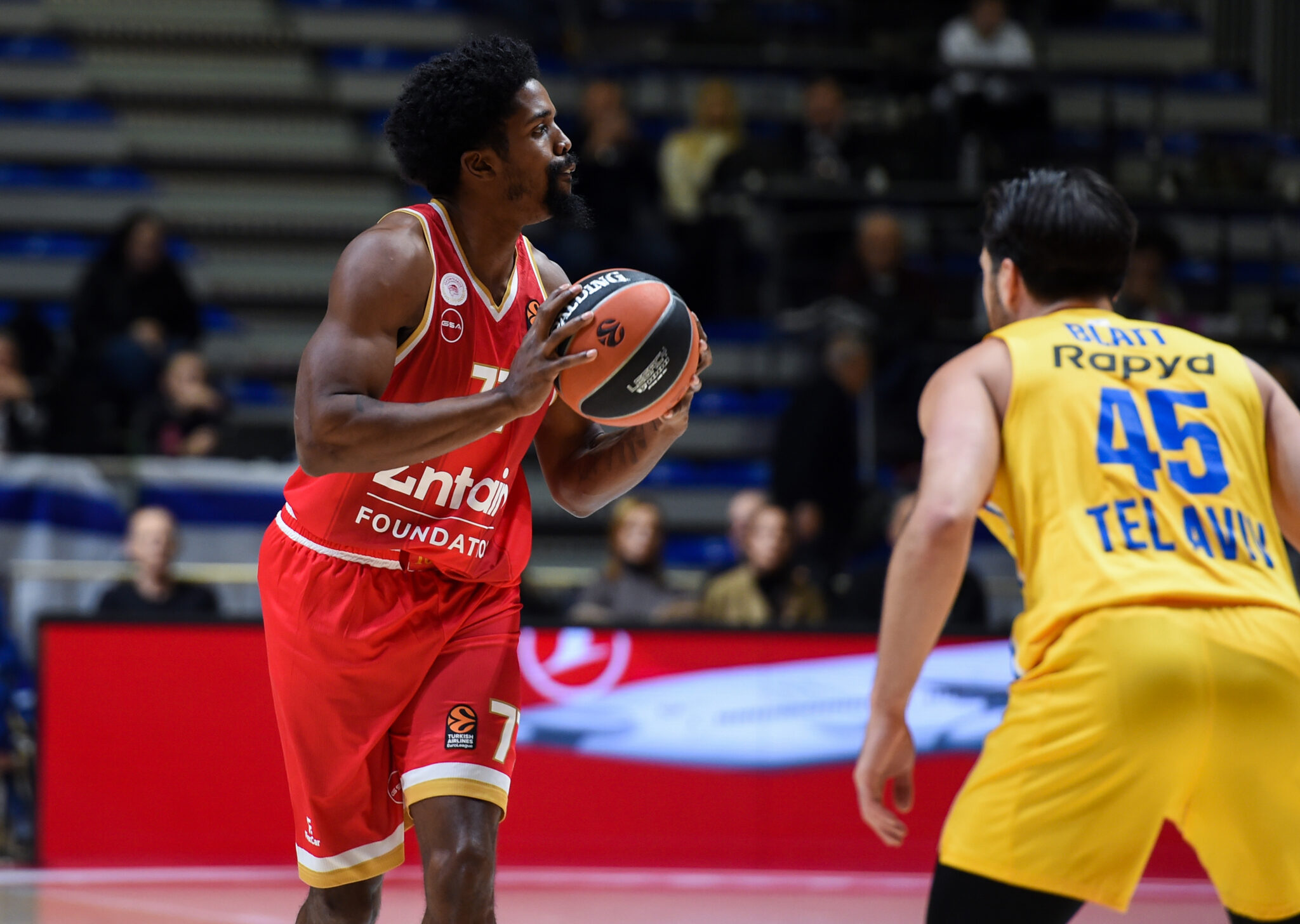 Euroleague: Πέμπτη σερί νίκη για τον Ολυμπιακό που επικράτησε της Μακάμπι στο Βελιγράδι με 91-94