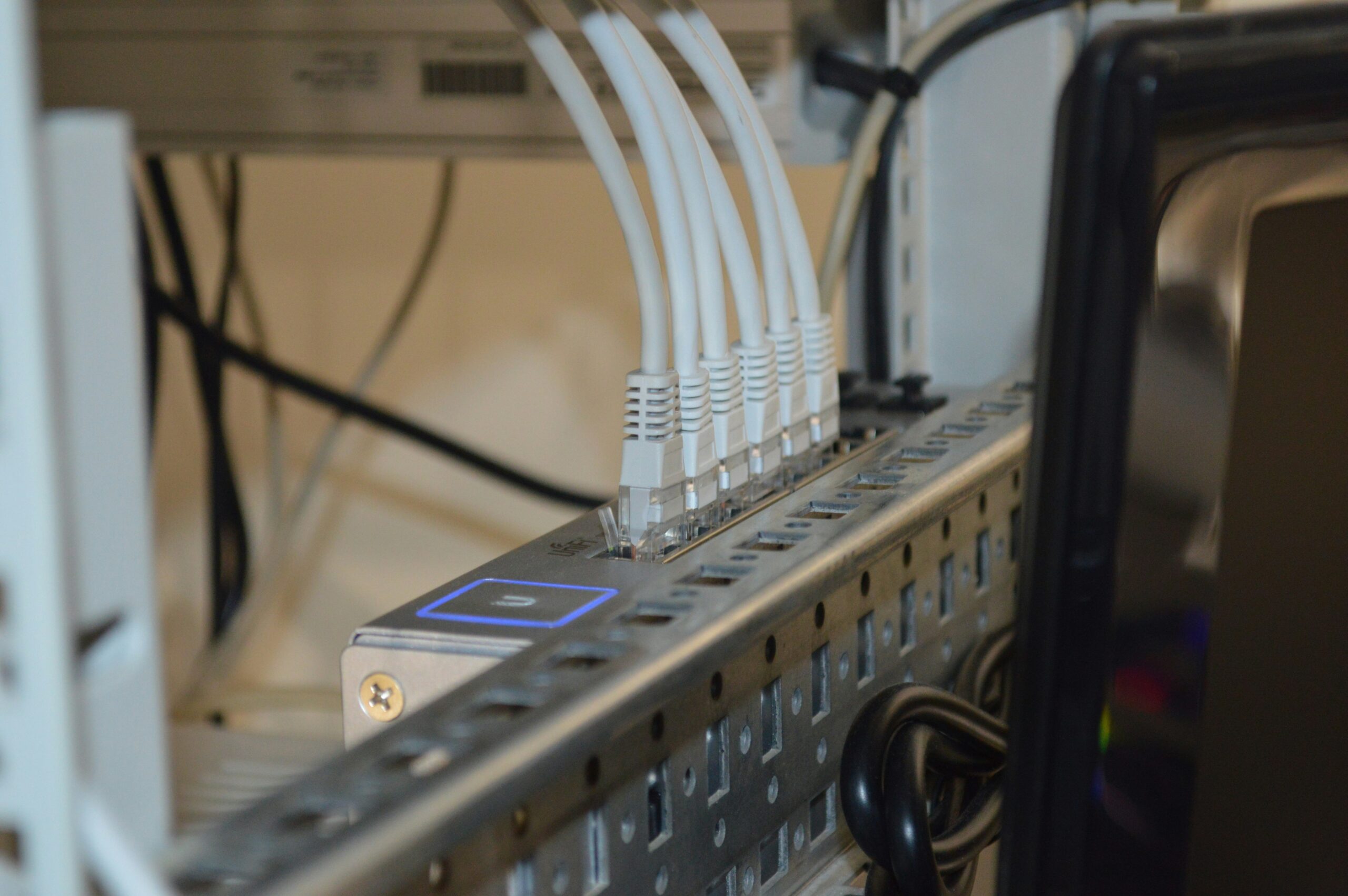 Άνοιξε η πλατφόρμα για το «Gigabit Voucher» – Περισσότερα από 379 χιλιάδες νοικοκυριά και μικρομεσαίες επιχειρήσεις αποκτούν ευρυζωνικές συνδέσεις