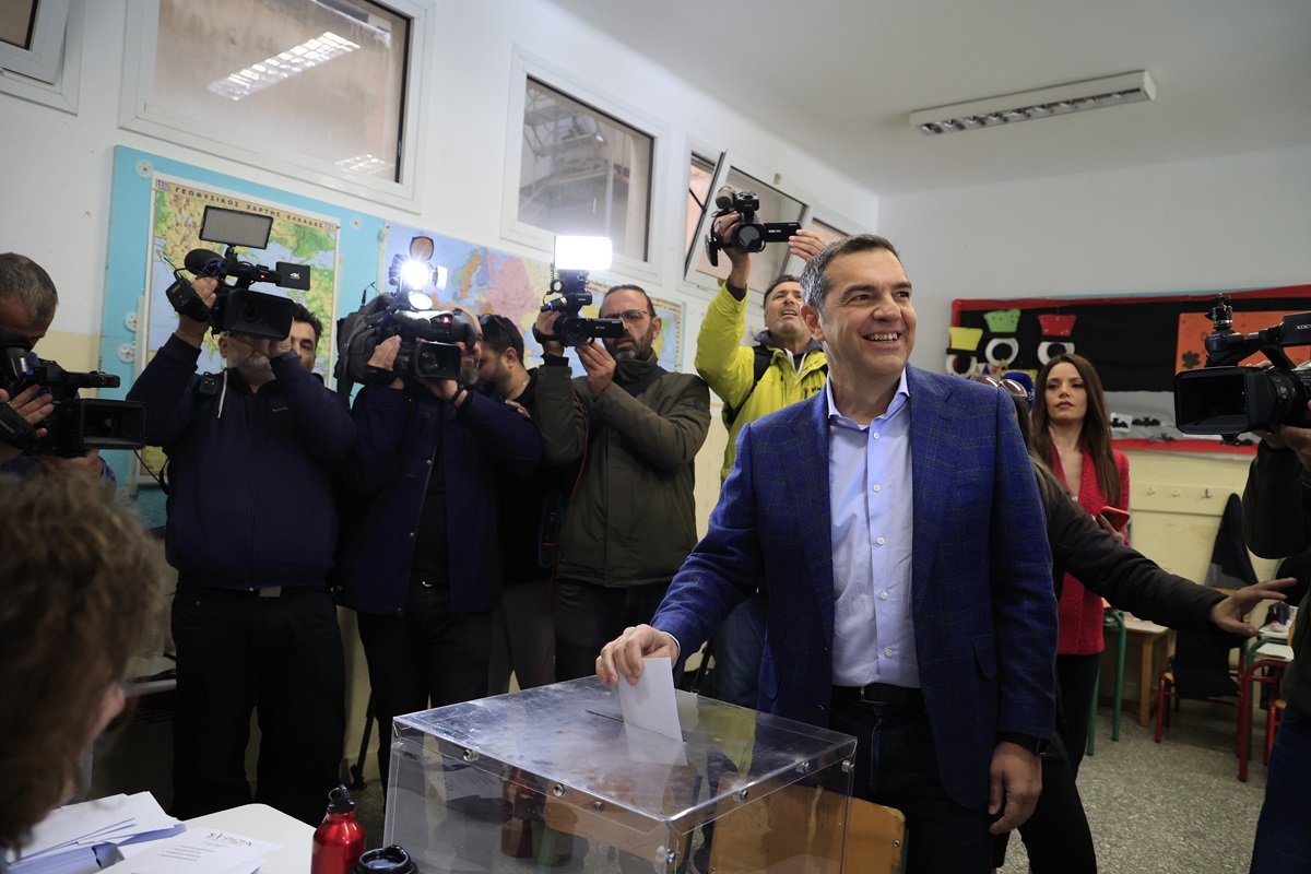 ΣΥΡΙΖΑ – Σε εξέλιξη η ψηφοφορία – Ο Τσίπρας στην κάλπη – 21.465 πολίτες ψήφισαν έως τις 12:00