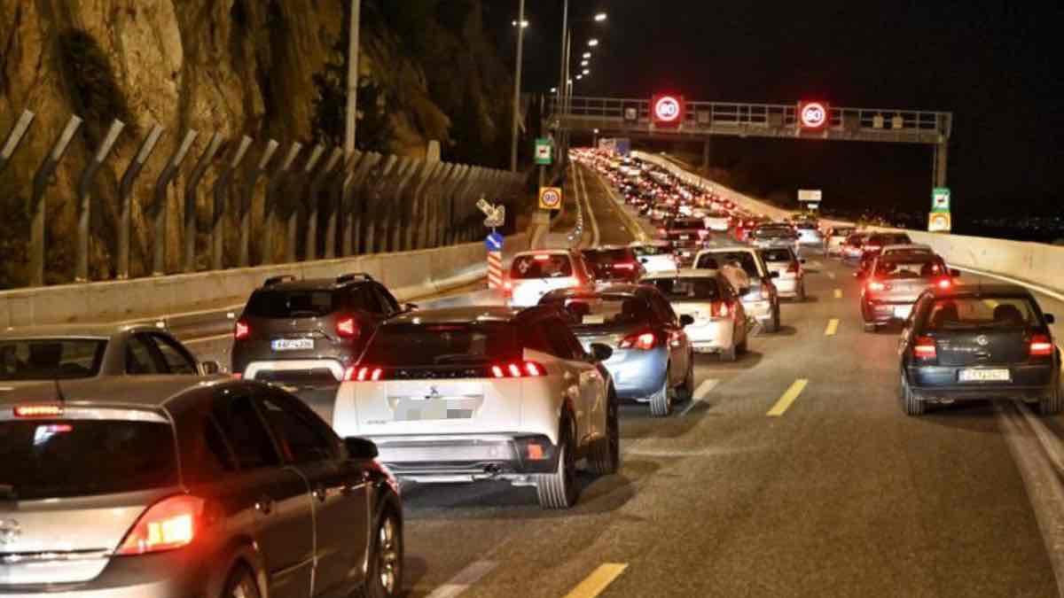 Ουρές χιλιομέτρων στην εθνική οδό Αθηνών – Θεσσαλονίκης λόγω έργων – Η ανακοίνωση της Κεντρικής Οδού