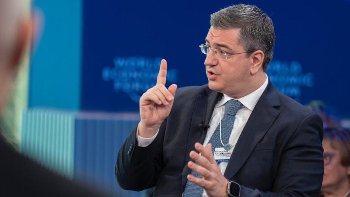 Απόστολος Τζιτζικώστας