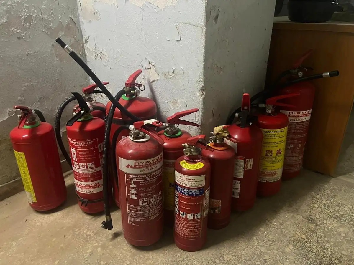 Τέσσερις συλλήψεις για εμπρησμό σε Πάρο, Τρίκαλα, Χαλκιδική και Ρόδο