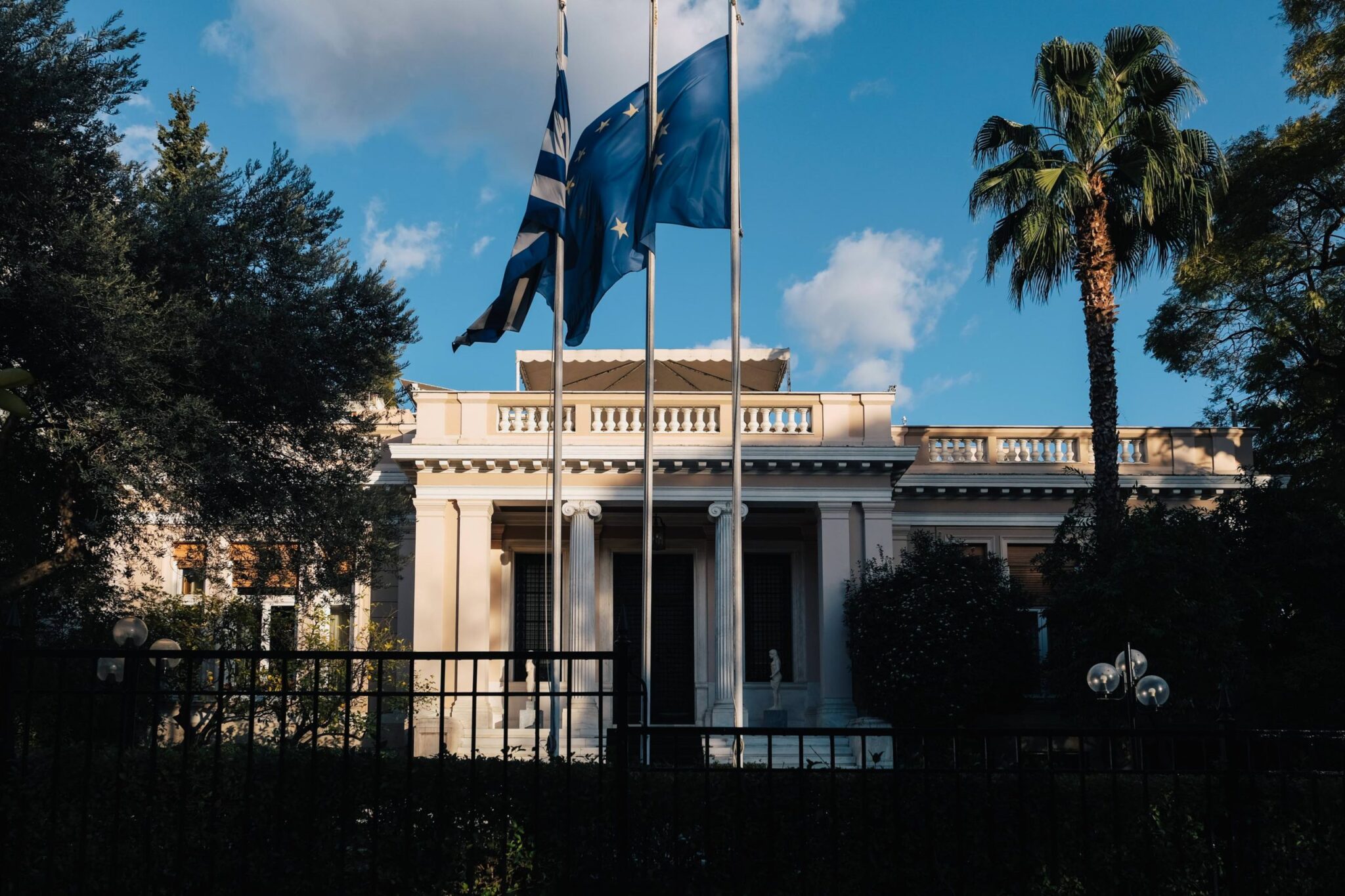 Κυβερνητικές πηγές