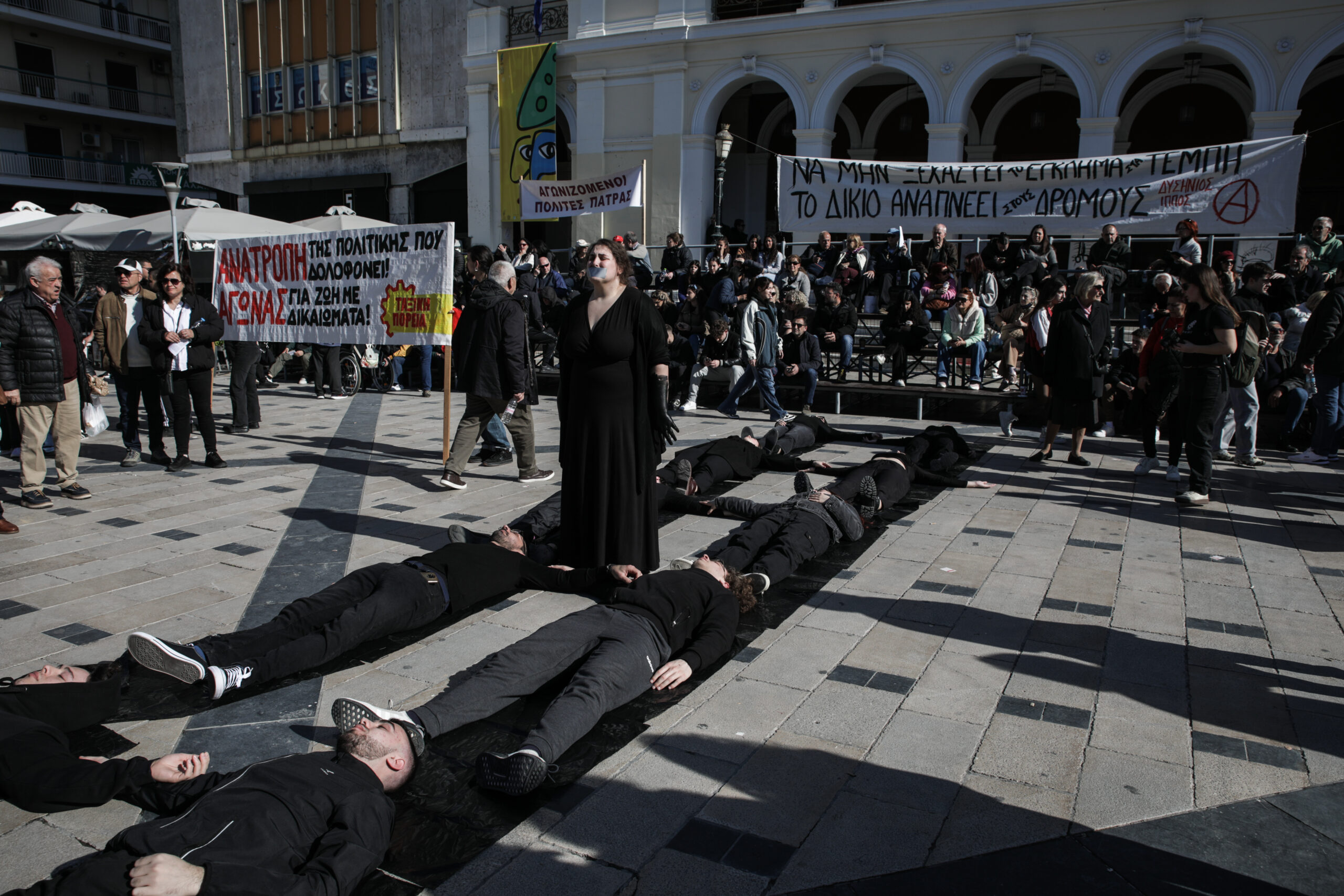 Πάτρα: Μαζικό συλλαλητήριο για το πολύνεκρο σιδηροδρομικό δυστύχημα των Τεμπών