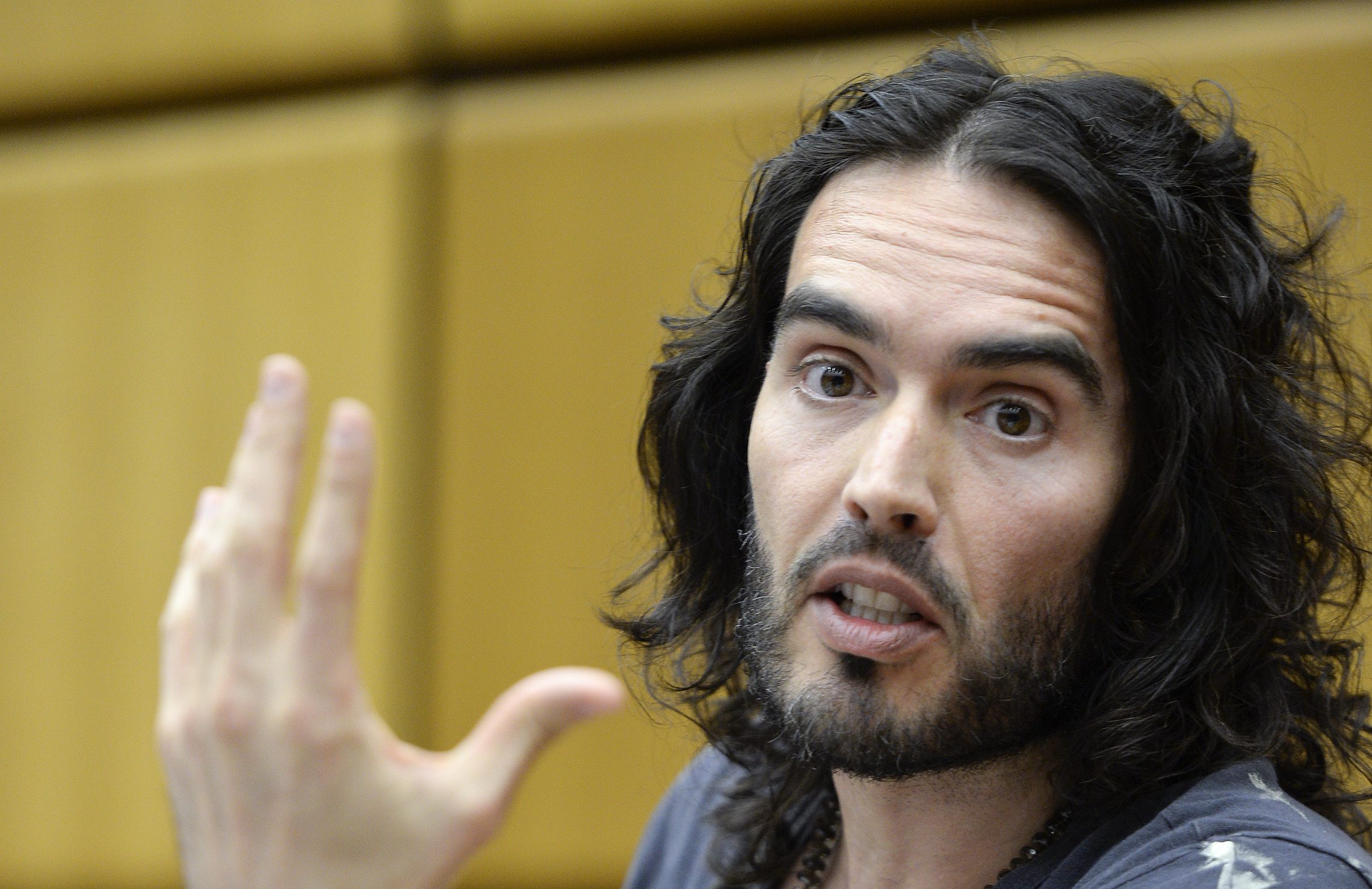 Ράσελ Μπραντ: Ο γνωστός ηθοποιός κατηγορείται για βιασμό και σεξουαλική επίθεση