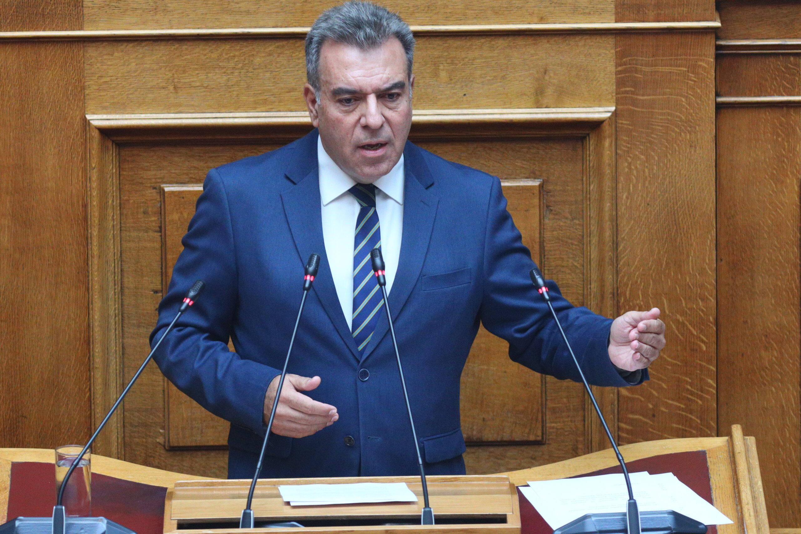 Μάνος Κόνσολας