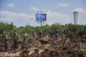 Ισραήλ: Απειλή για «επτά φορές ισχυρότερα αντίποινα» μετά από πυραυλική επίθεση από την Υεμένη – Συναγερμός στο αεροδρόμιο Μπεν Γκουριόν