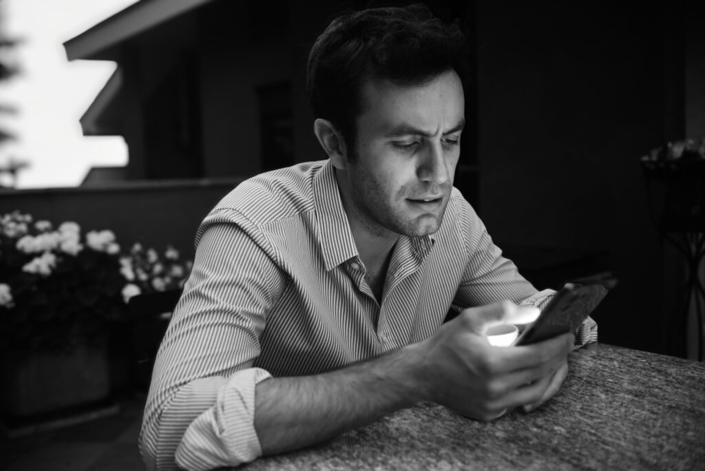 «Sex(t) και Ξερό Κείμενο!»: Πώς τα sms έγιναν «πρωταγωνιστές» στα σίριαλ
