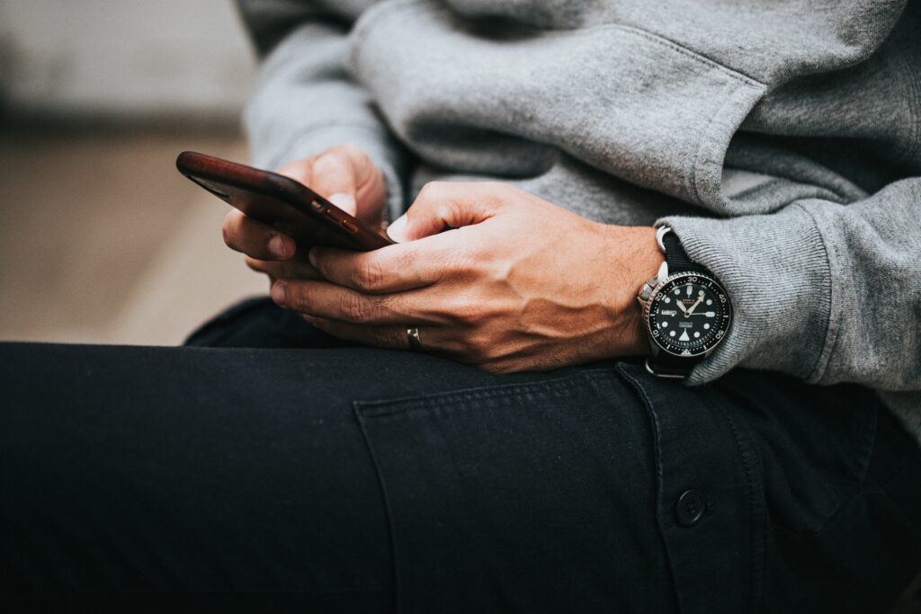 «Sex(t) και Ξερό Κείμενο!»: Πώς τα sms έγιναν «πρωταγωνιστές» στα σίριαλ