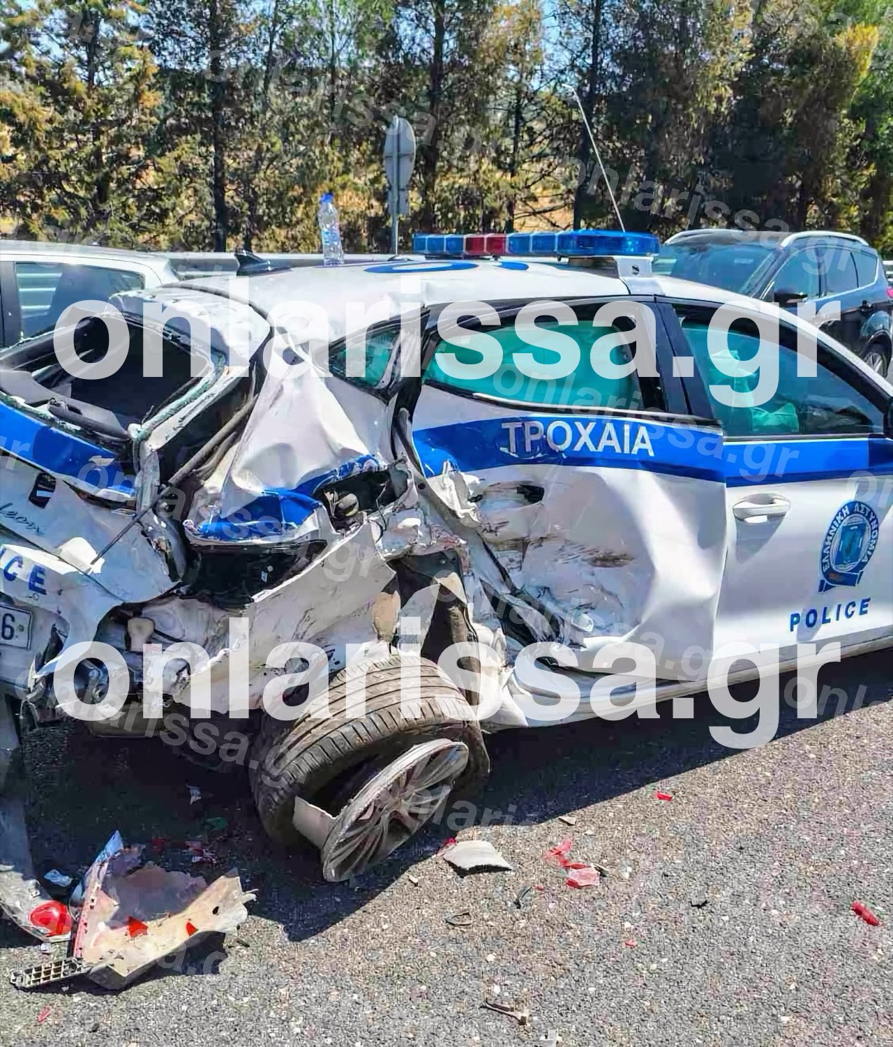 Απίστευτο τροχαίο στη Λάρισα: Αγροτικό όχημα έπεσε πάνω σε περιπολικό  – Από θαύμα σώθηκαν οι αστυνομικοί 