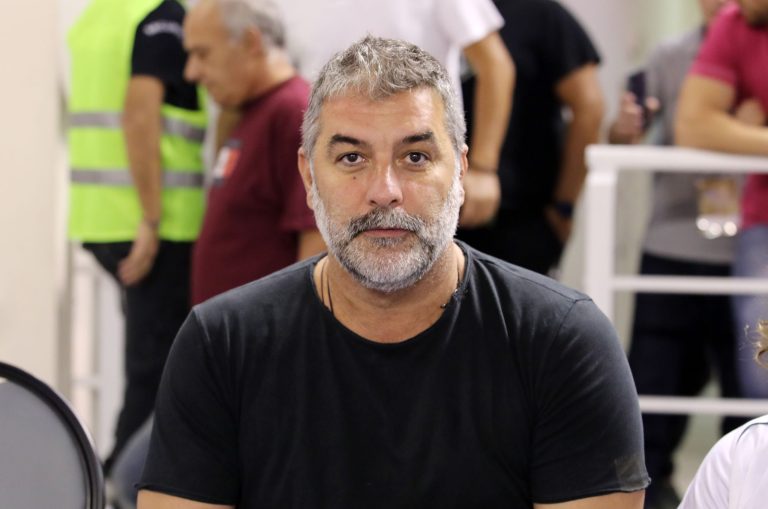 Βασίλης Μπισμπίκης: Το θηριώδες SUV που οδηγούσε ο ηθοποιός όταν προσέκρουσε σε σταθμευμένα οχήματα — Μεγάλο κόστος, υψηλότερες ποινές