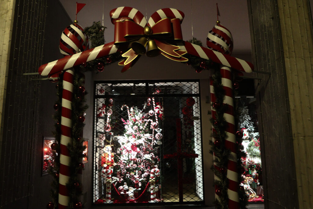 Τα Χριστούγεννα «προσπέρασαν» την 28η Οκτωβρίου στα καταστήματα της Αθήνας