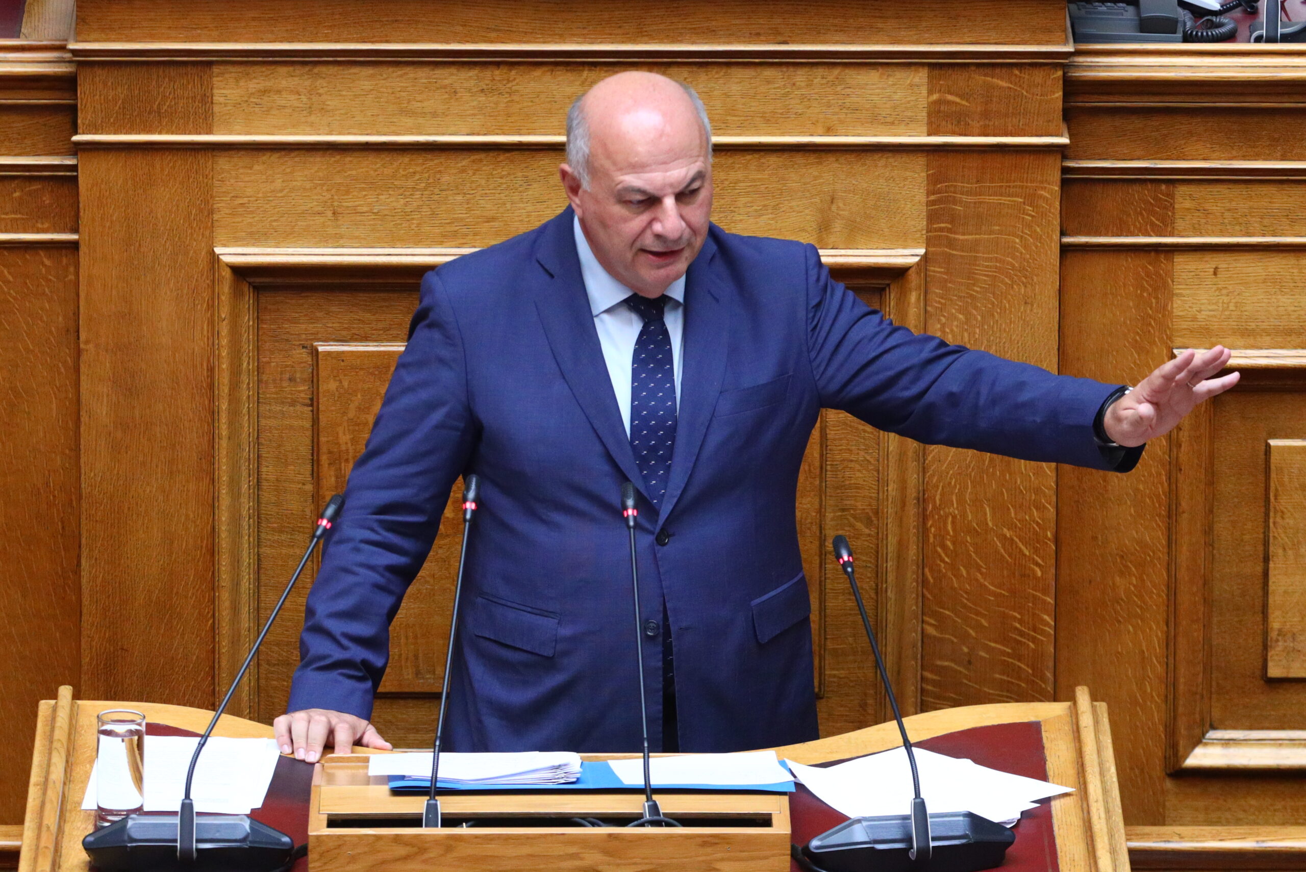 Κώστας Τσιάρας