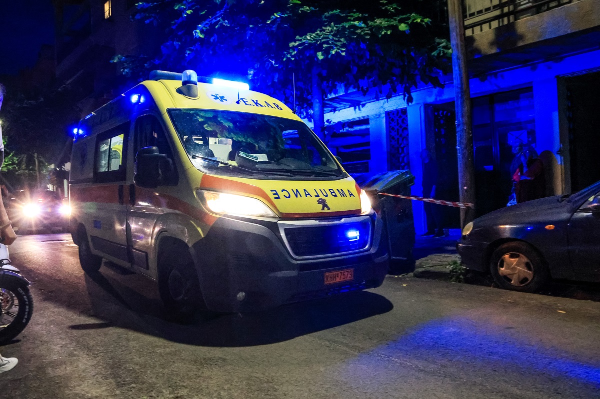 Ασθενοφόρο στον Πειραιά