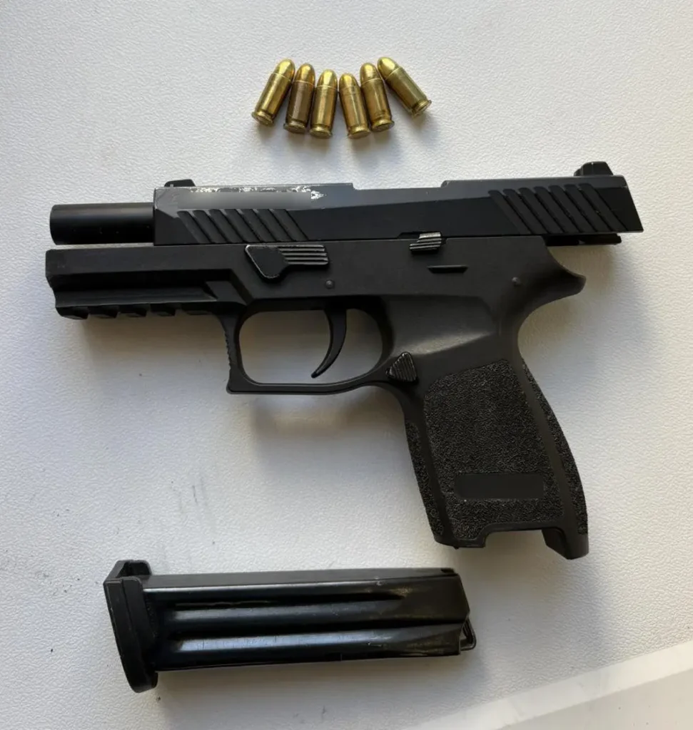 Σύλληψη 37χρονου στην Κυψέλη: Απείλησε γυναίκα με πιστόλι έπειτα από καβγά