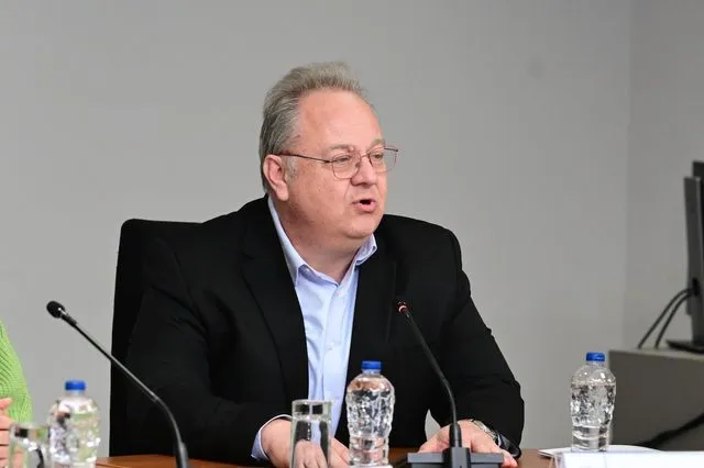 Κώστας Παπαζάχος