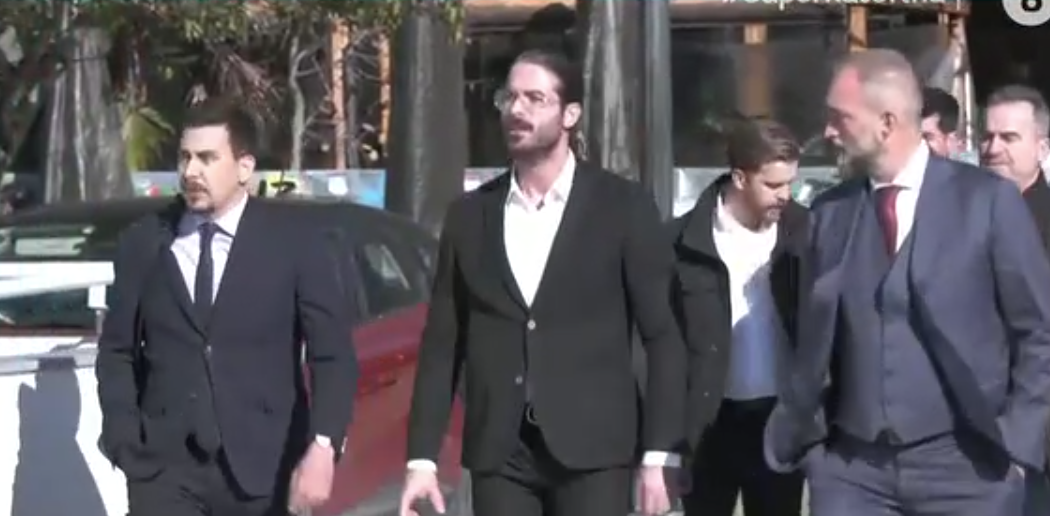 Άρης Μουγκοπέτρος: Στα δικαστήρια της Τρίπολης ο μουσικός για τη μήνυση από τη σύζυγό του που κατήγγειλε ενδοοικογενειακή απειλή