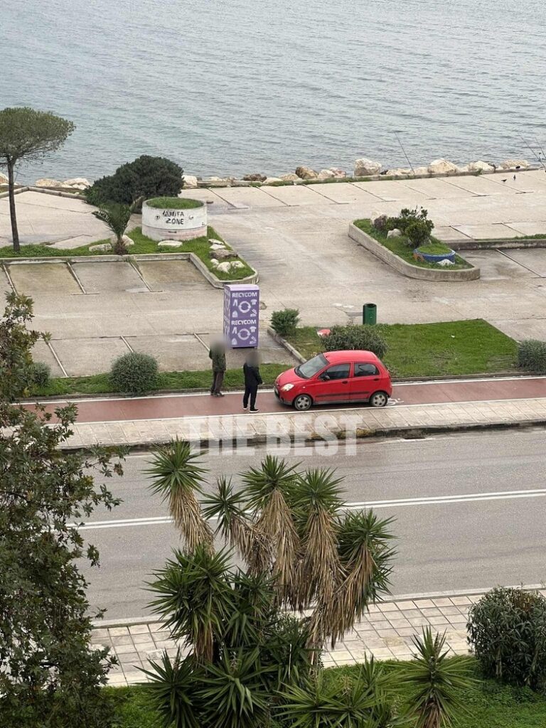 Πάτρα: Εκεί τον βόλεψε, εκεί το άφησε- Πάρκαρε μέσα στον ποδηλατόδρομο