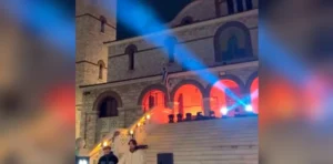 Ρέιβ πάρτι του Δήμου Αθηναίων στα σκαλιά της εκκλησίας του Αγίου Ανδρέα στο Γαλάτσι – Σφοδρές αντιδράσεις