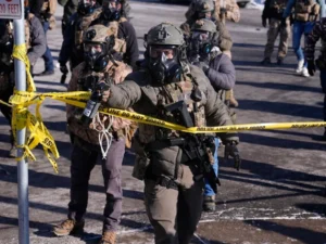 Μινεάπολη: Σε διαθεσιμότητα οι πράκτορες που πυροβόλησαν τον Αλεξ Πρέτι