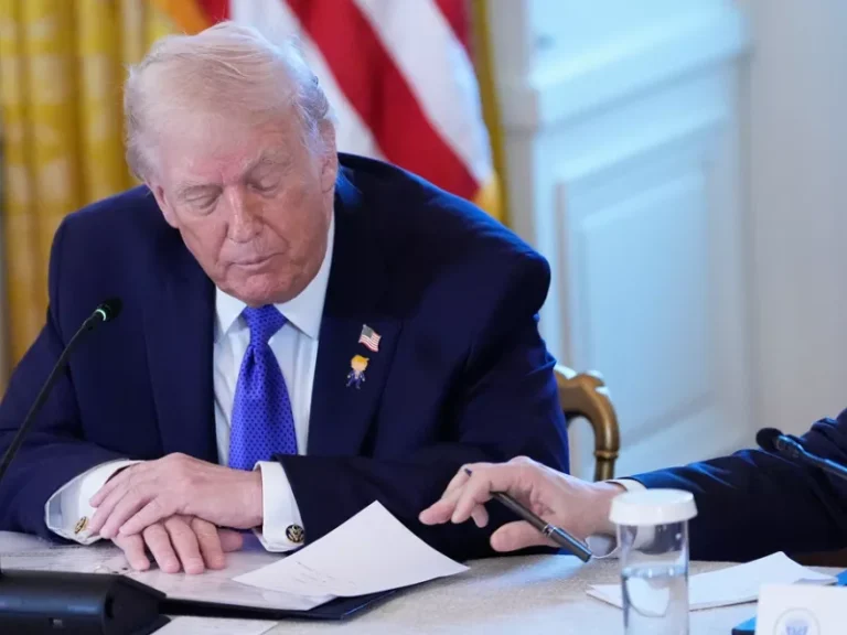 Φρένο από το Ανώτατο Δικαστήριο των ΗΠΑ στους δασμούς του Τραμπ