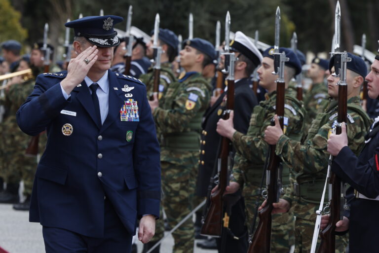 Συνάντηση του υπουργού Εθνικής Άμυνας Νίκου Δένδια με τον Ανώτατο Συμμαχικό Διοικητή του ΝΑΤΟ στην Ευρώπη (SACEUR) Alexus G. Grynkewich, στο υπουργεί Άμυνας, Παρασκευή 20 Φεβρουαρίου 2026. Στη συνάντηση παρέστη ο Αρχηγός ΓΕΕΘΑ Στρατηγός Δημήτρης Χούπης.