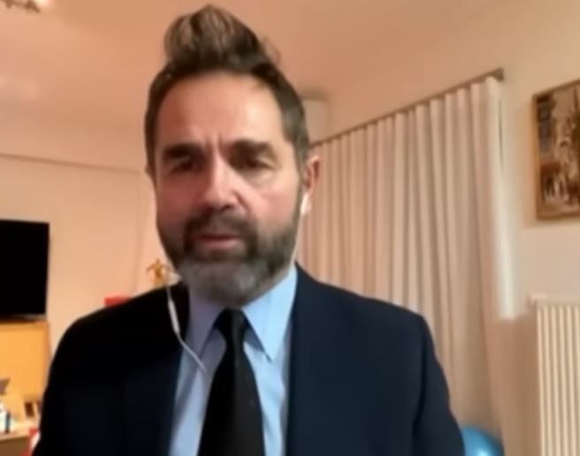 Σε… έξαλλη κατάσταση το μαλλί του Σταύρου Μπαλάσκα (Βίντεο)