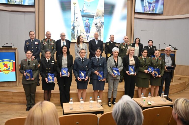 Ο Νίκος Δένδιας στο ΓΕΕΘΑ